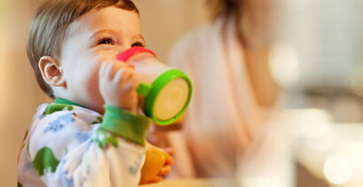 建議配方奶泡完放超過兩小時不要給寶寶喝，家長們也要注意每次泡奶的量