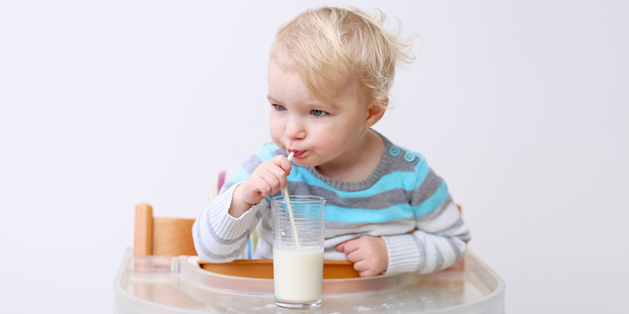▲嬰兒吐奶是寶寶將喝下的奶水從胃部又吐出來的現象，大約在12個月大時，寶寶吐奶狀況就會停止。