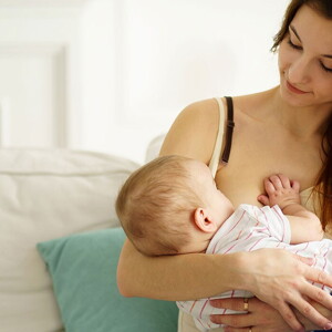 breastfeeding-mum